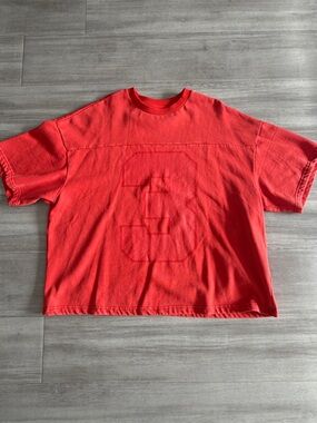 Red Embroidered Graphic Cropped T-Shirt (LARGE)